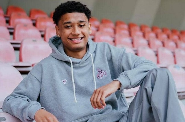 Nilas Kossi Yacobi signe à Cologne