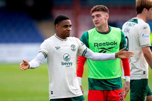 Ecosse : Thibault Klidjè lance enfin sa saison, Hibernian FC en demi-finales de la Coupe de la Ligue